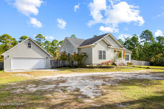 301 Sand Ridge Rd in Hubert, NC - Building Photo - Building Photo