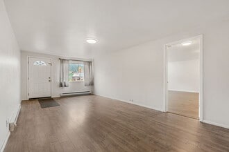 1037 SW Cascade Ave in Chehalis, WA - Building Photo - Building Photo