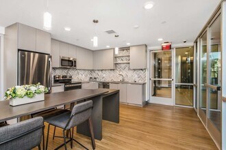 455 S Kenmore Ave in Los Angeles, CA - Building Photo - Building Photo