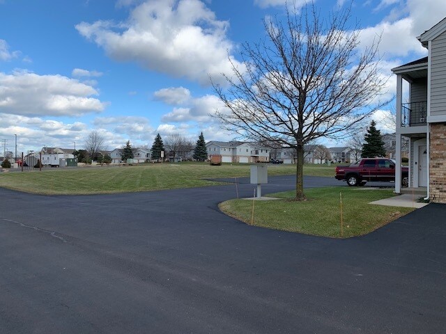 1231 N Sunnyslope Dr, Unit 202 in Mount Pleasant, WI - Building Photo - Building Photo