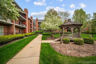 187 Hunt Club Dr in St. Charles, IL - Building Photo - Building Photo