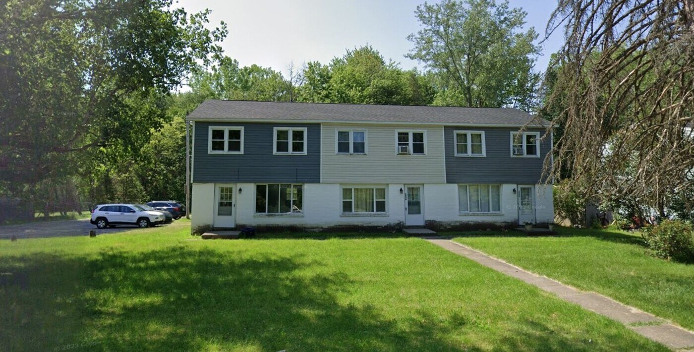 5836-5840-5840 Glendora Rd in Cicero, NY - Building Photo