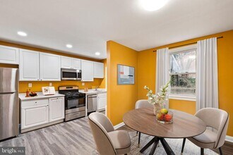 2412 18th St SE in Washington, DC - Foto de edificio - Building Photo