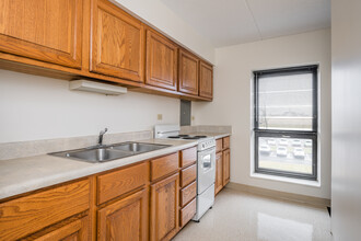 Park Glen Senior Apartments in Taylorville, IL - Building Photo - Interior Photo