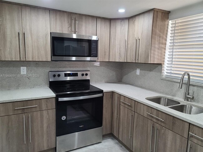 9373 Fontainebleau Blvd in Miami, FL - Building Photo - Building Photo
