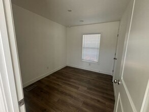 2060 N Center St in Mesa, AZ - Building Photo - Building Photo