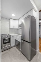 224 Sullivan St in New York, NY - Building Photo - Building Photo