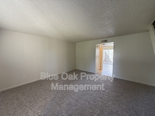 1152 Neal Dow Ave in Chico, CA - Building Photo - Building Photo