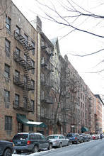 421 W 24th St in New York, NY - Building Photo - Building Photo