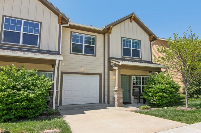 1110 Lynwood Forest Rd in Arden, NC - Building Photo - Building Photo