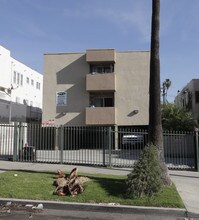 116 N Berendo St in Los Angeles, CA - Foto de edificio - Building Photo