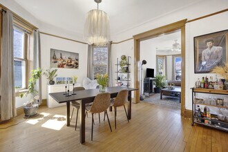 3131 N Clifton Ave, Unit O2 in Chicago, IL - Building Photo - Building Photo