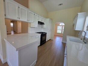 444 N Tommy St in Visalia, CA - Building Photo - Building Photo