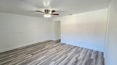 841 NW 81st Ave in Plantation, FL - Foto de edificio - Building Photo