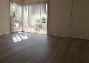 4942 Clairemont Dr in San Diego, CA - Building Photo - Building Photo