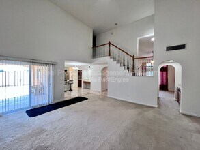 5460 W Ashcroft Ave in Fresno, CA - Building Photo - Building Photo