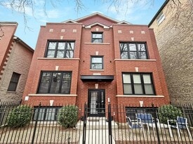 2233 W Medill Ave in Chicago, IL - Building Photo