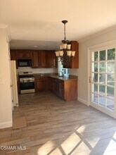 1075 Triunfo Canyon Rd in Westlake Village, CA - Building Photo - Building Photo