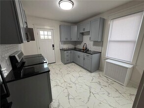 532 Post Rd in Warwick, RI - Building Photo - Building Photo