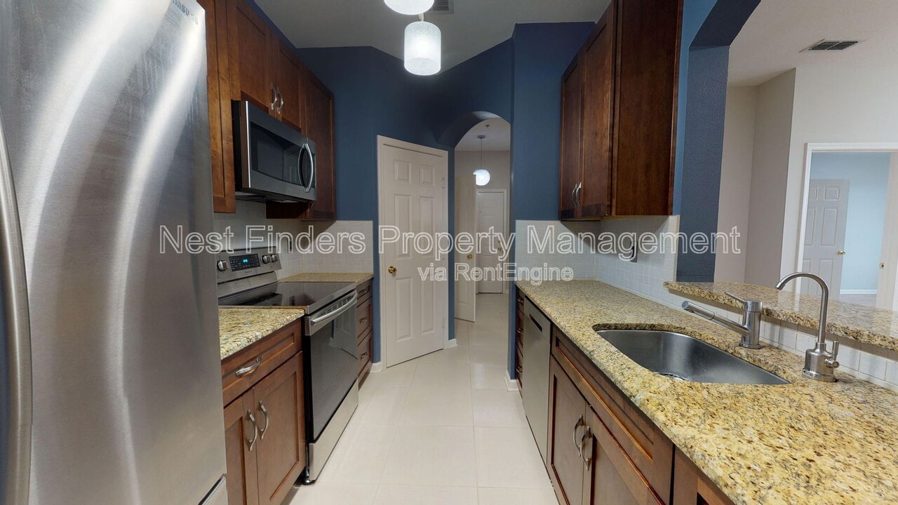 7990 Baymeadows Rd E in Jacksonville, FL - Building Photo