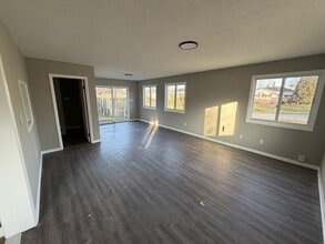 4300 E 175th St in Cleveland, OH - Building Photo - Building Photo