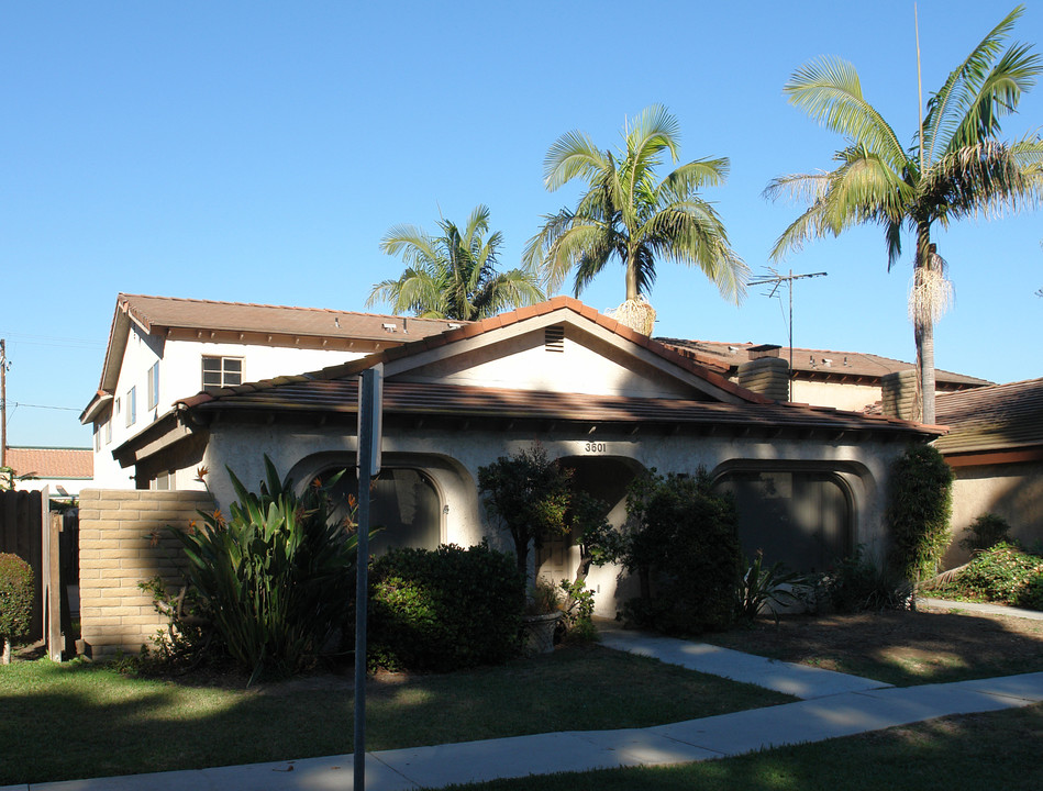 3601 Green Ave in Los Alamitos, CA - Foto de edificio