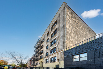 78 S 1st St in Brooklyn, NY - Foto de edificio - Building Photo