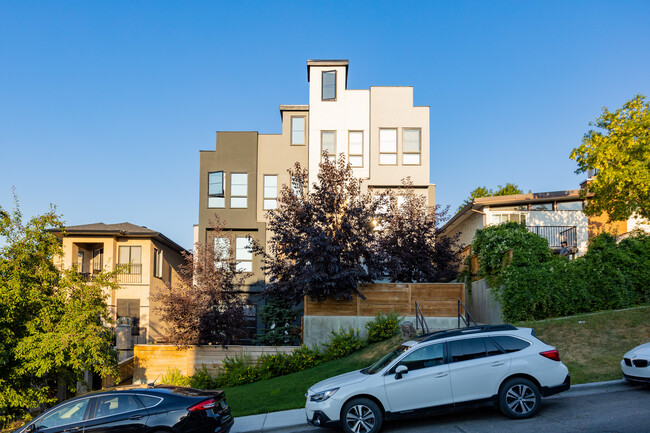 715D 5 St NE in Calgary, AB - Building Photo - Building Photo