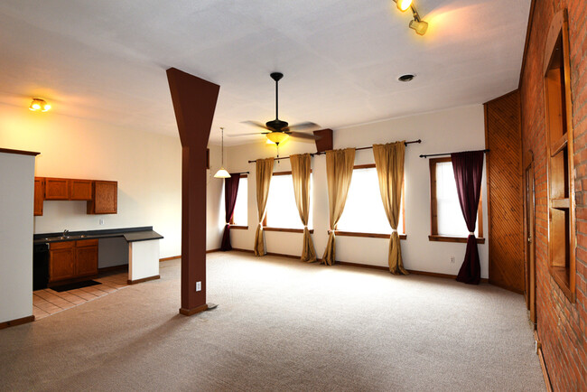 412 Pearl St, Unit Luxury Loft 1 in Syracuse, NY - Foto de edificio - Building Photo