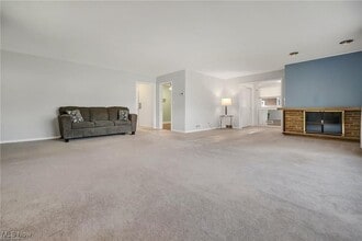 6175 Vernondale Dr in Parma Heights, OH - Building Photo - Building Photo