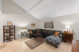 12817 Hymeadow Dr in Austin, TX - Building Photo