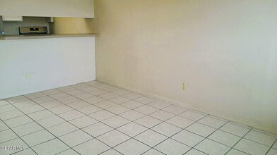 3001 E Glen Dr in El Paso, TX - Building Photo - Building Photo