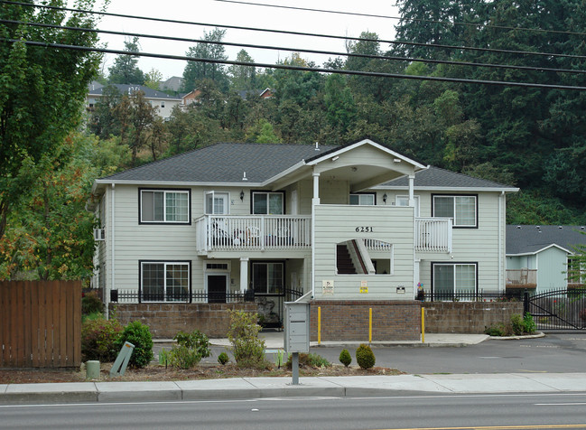 6251 Main St in Springfield, OR - Building Photo - Building Photo