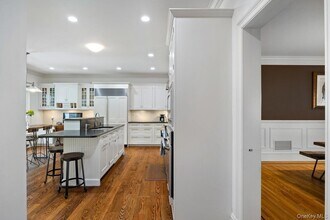 11 School Ln in Scarsdale, NY - Foto de edificio - Building Photo