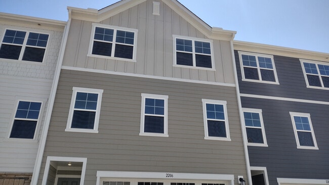 Room in Townhome on Terrawood Dr in Durham, NC - Building Photo - Building Photo