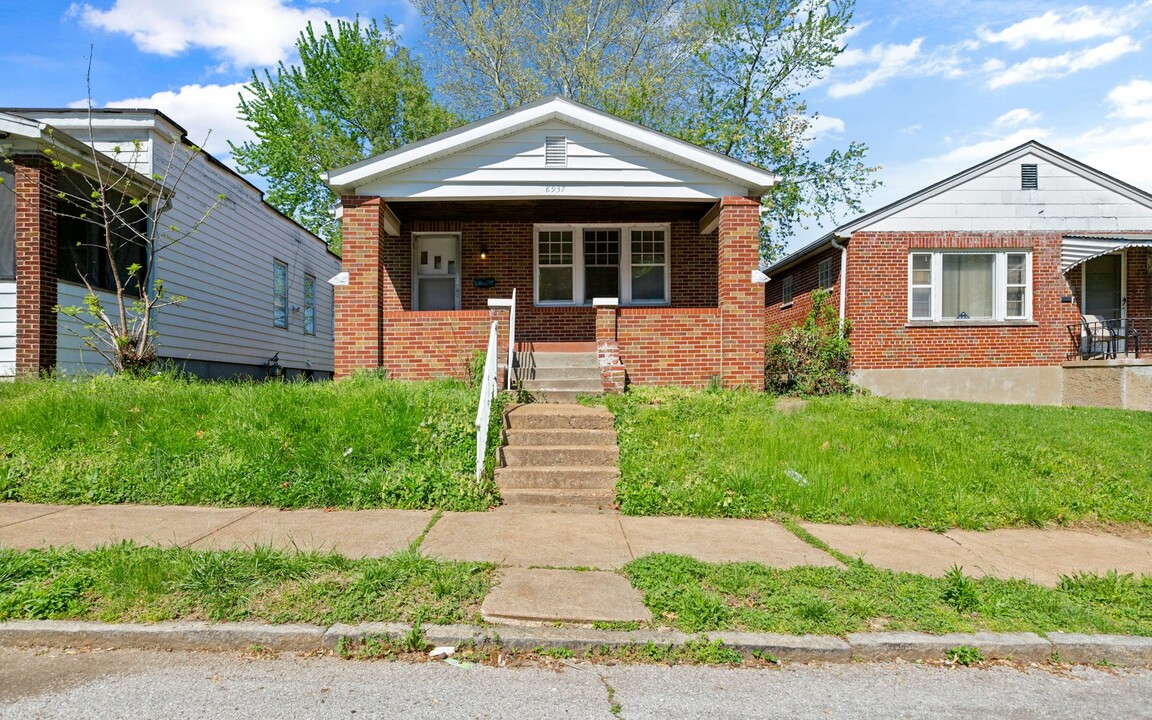 8937 Edna St in St. Louis, MO - Building Photo