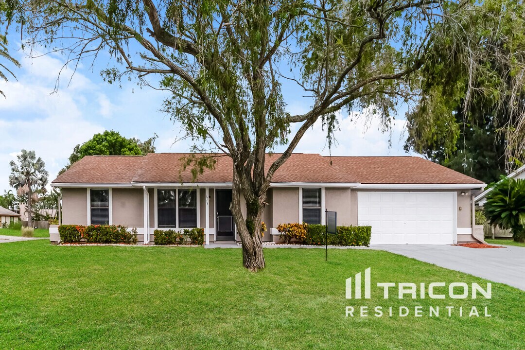 6714 35th Ave W in Bradenton, FL - Foto de edificio