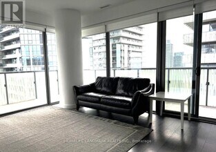 50-3950 Charles St E in Toronto, ON - Building Photo - Building Photo