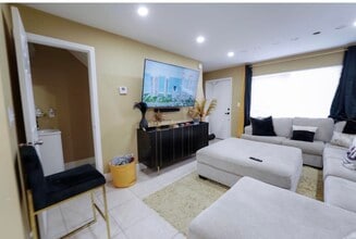 6611 Winfield Blvd in Margate, FL - Building Photo - Building Photo