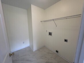 240 W Daryl Dr in Hinesville, GA - Building Photo - Building Photo