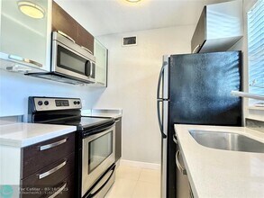 416 NE 15th Ave in Fort Lauderdale, FL - Building Photo - Building Photo
