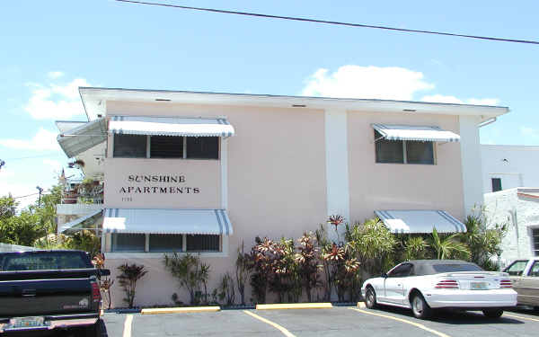 Sunshine Apartments in Miami Beach, FL - Building Photo - Building Photo