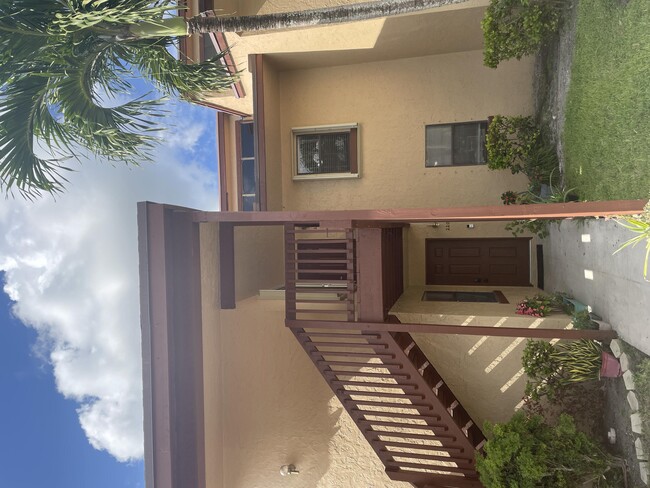 property at 2204-2204 Lakeview Dr E