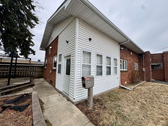 property at 141 E Walnut St