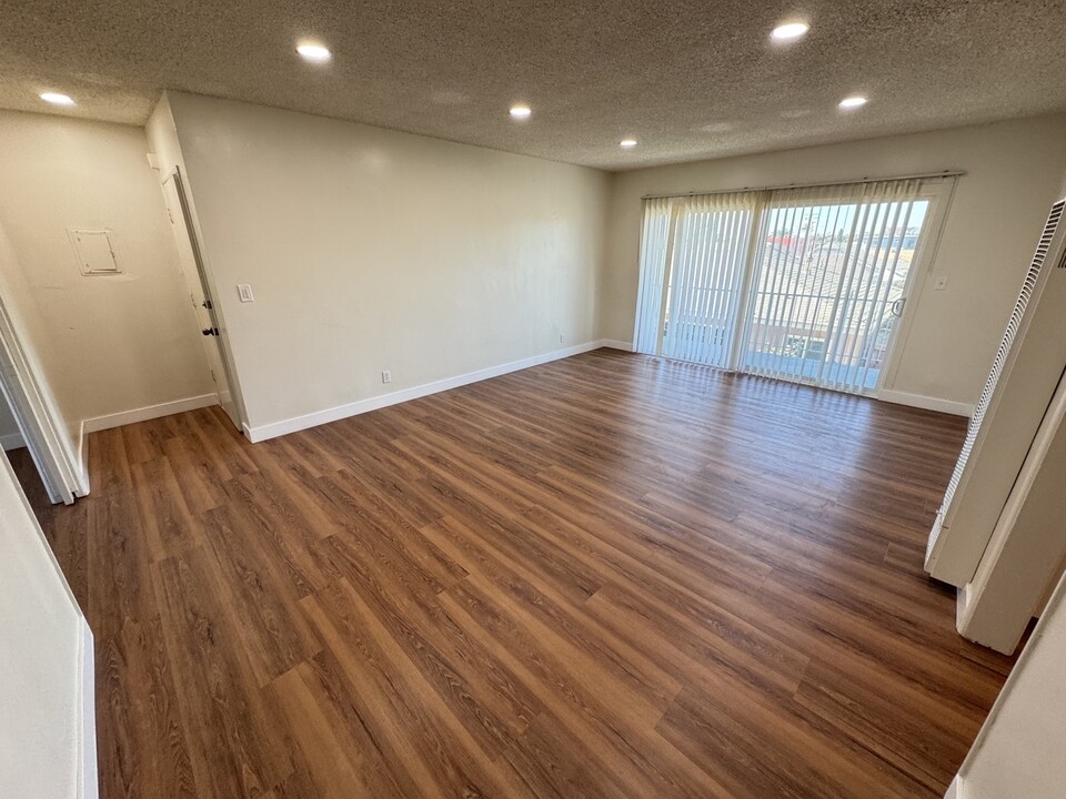 411 E 98th St, Unit 3 in Inglewood, CA - Foto de edificio