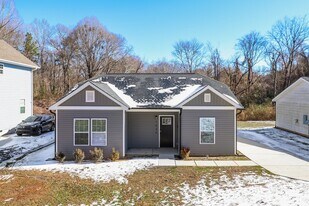 1020 N Oakwood St in Gastonia, NC - Building Photo
