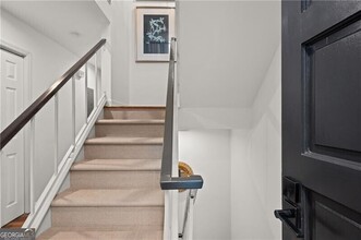16 Ivy Ridge NE in Atlanta, GA - Building Photo - Building Photo