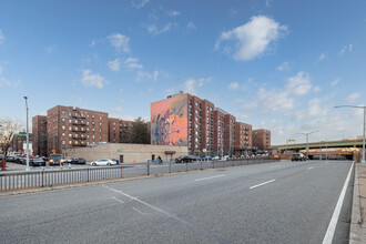 92-54 Queens Blvd in Flushing, NY - Building Photo - Building Photo