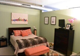 1924 N Hubbard St, Unit 314 in Milwaukee, WI - Building Photo - Building Photo