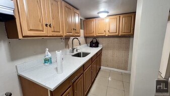 1043 E 14th St in Brooklyn, NY - Building Photo